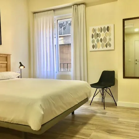 Calle Gerona Private Bedroom Bed & Breakfast *