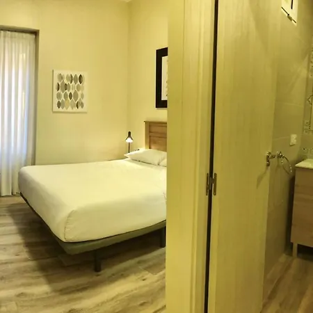Calle Gerona Private Bedroom Bed & Breakfast