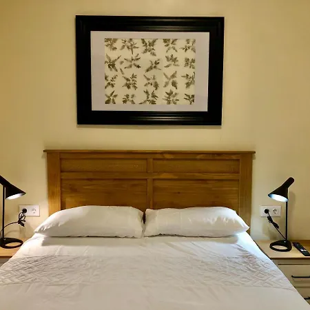 Calle Gerona Private Bedroom Bed & Breakfast *