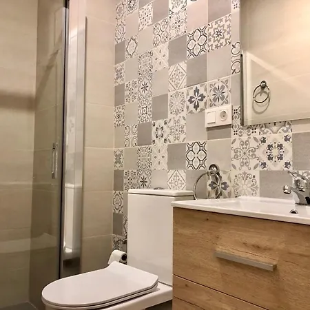 Calle Gerona Private Bedroom Bed & Breakfast